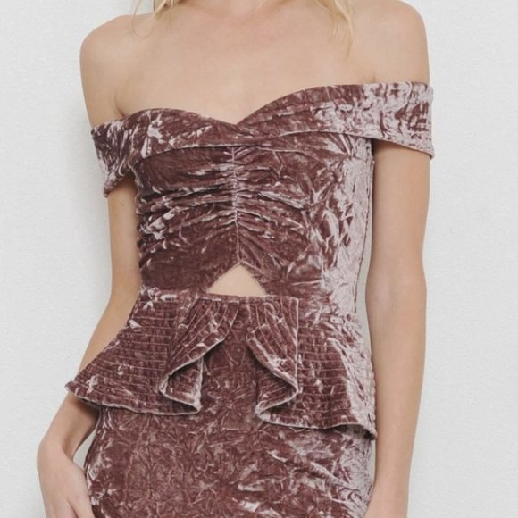 Classy Velvet Dress - Picture 2 of 3